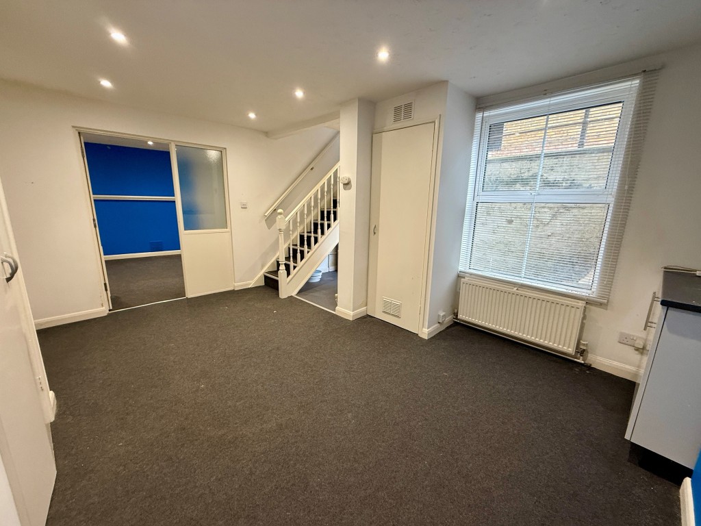 Lot: 74 - OFFICES WITH POTENTIAL FOR RESIDENTIAL CONVERSION - Basement room one